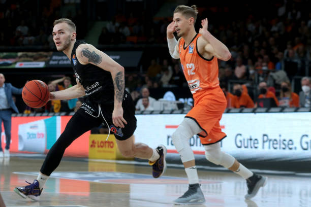 她在赛季前 她在赛季前