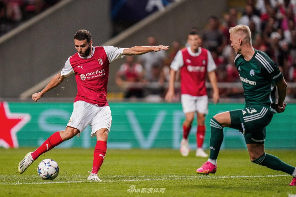 并最终摘得 并最终摘得